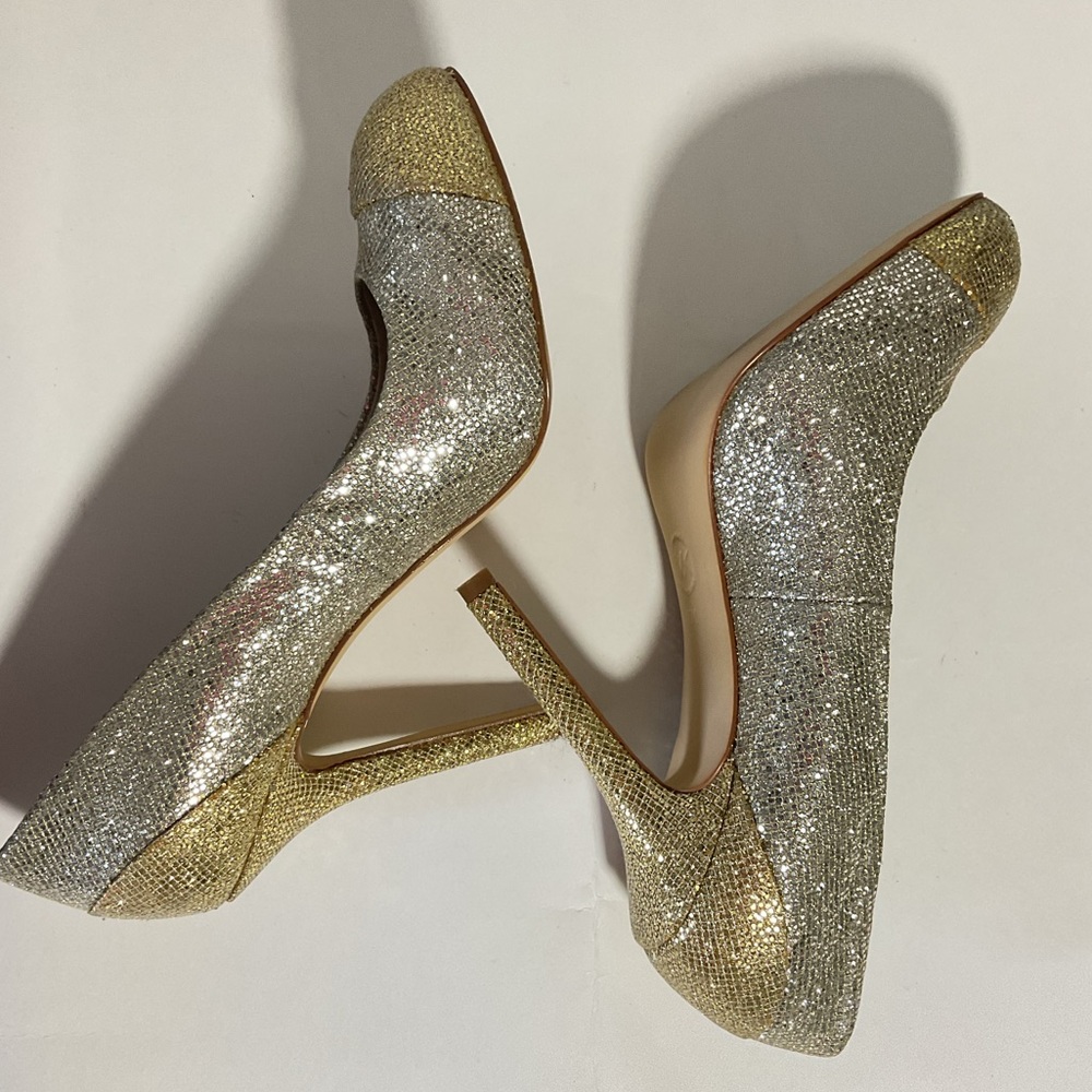 Michael Kors Sinclair‎ Gold Silver Pump Cap Toe - Size 8M Women's Shoes - Picture 11 of 16